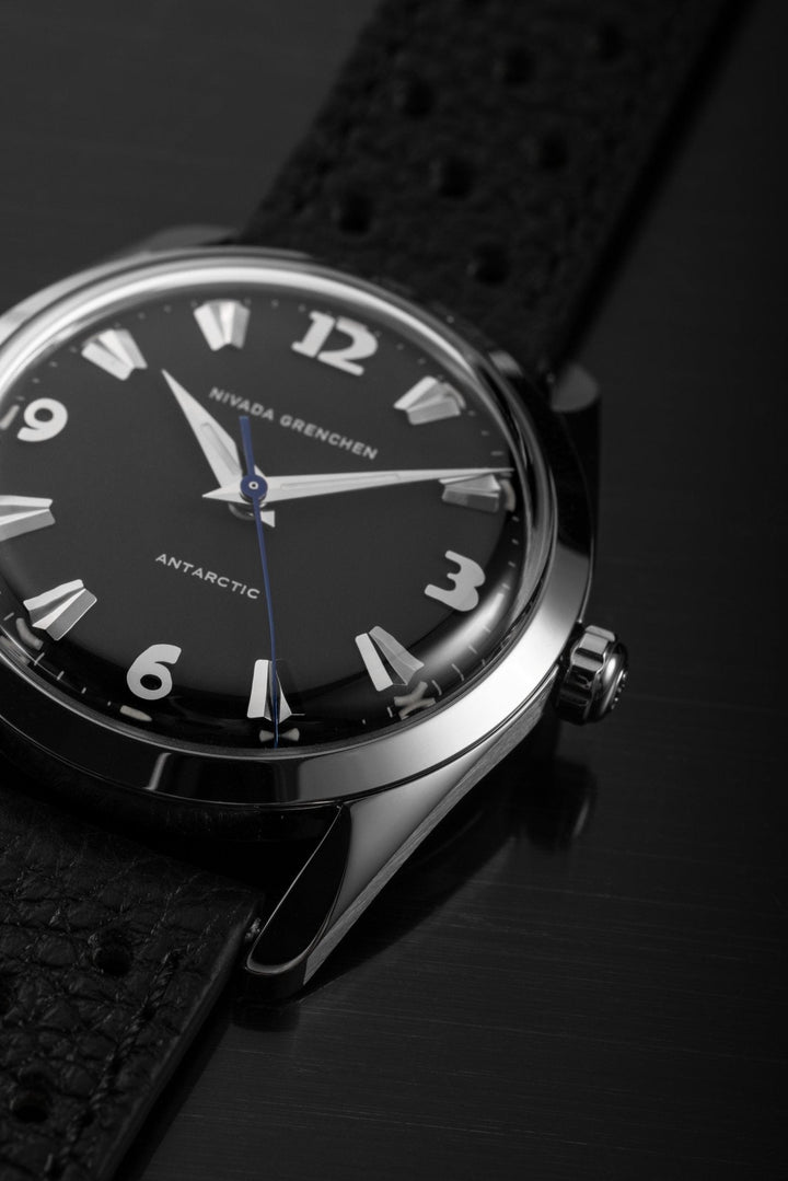 Nivada Grenchen Antarctic Black 35mm 35002M - Zifferblatt im Detail
