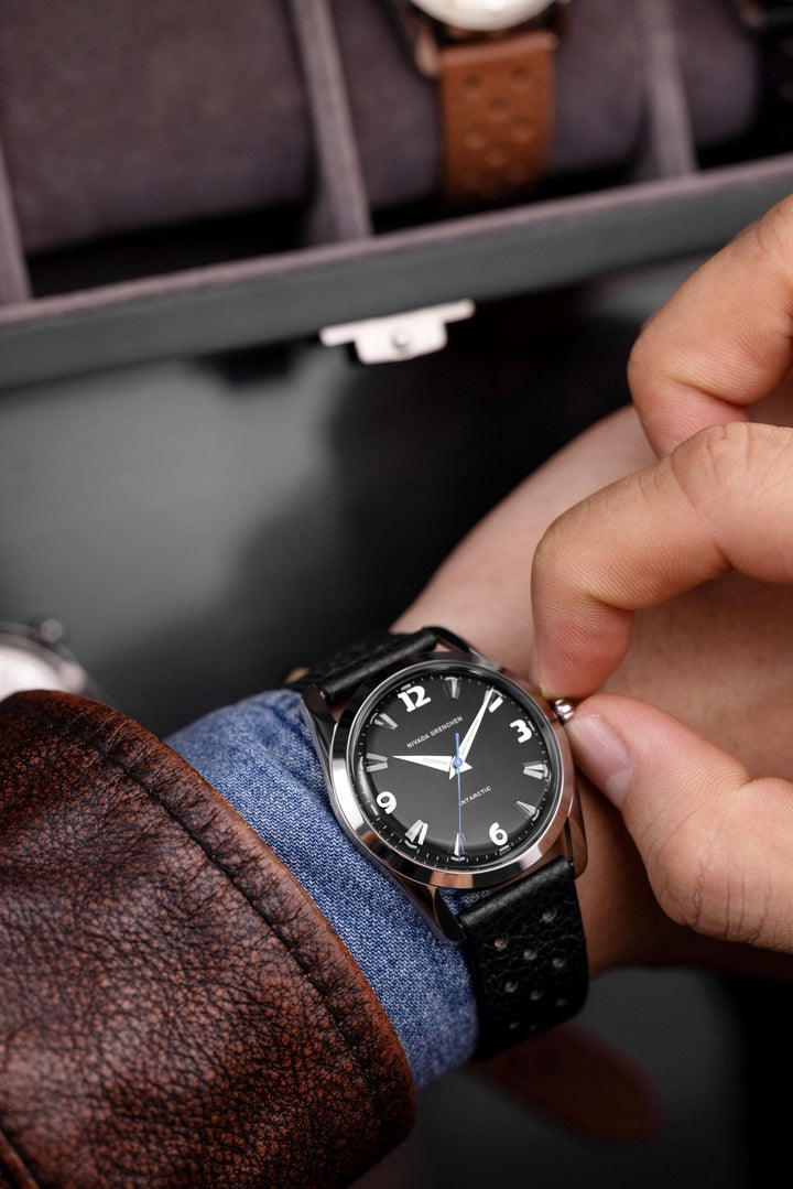 Nivada Grenchen Antarctic Black 35mm 35002M am Handgelenk