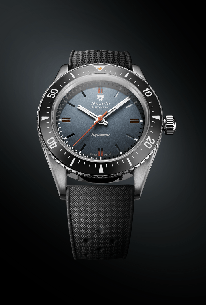Nivada Grenchen Antarctic Diver Aquamar Grey 38mm 32077A - Zifferblatt im Detail