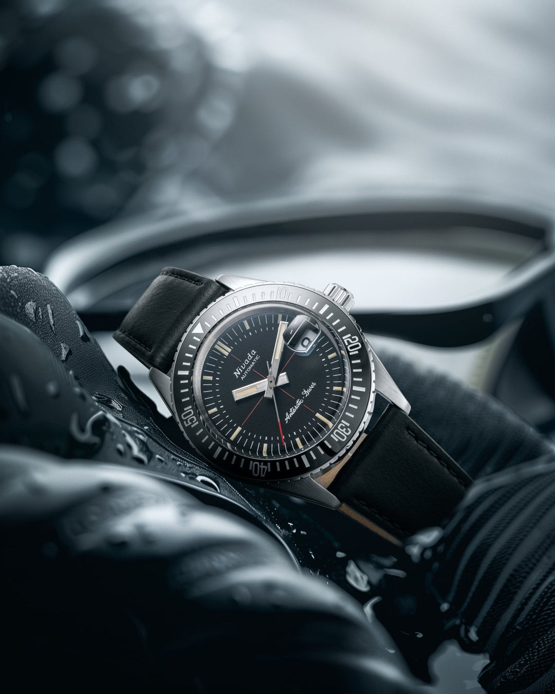 Nivada Grenchen Antarctic Diver Black 38mm 32038A am Handgelenk