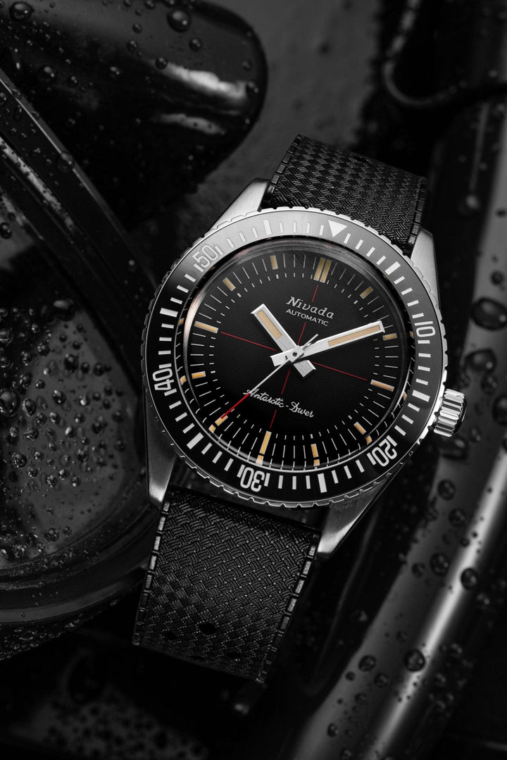 Nivada Grenchen Antarctic Diver Black No Date 38mm 32044A - Gehäuse im Profil