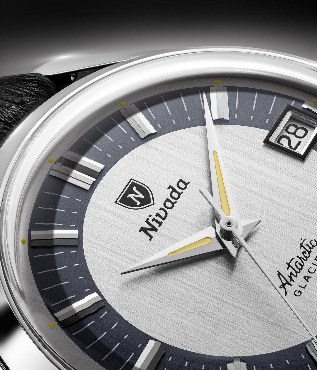 Nivada Grenchen Antarctic Glacier Tuxedo 35mm 35020M - Zifferblatt im Detail