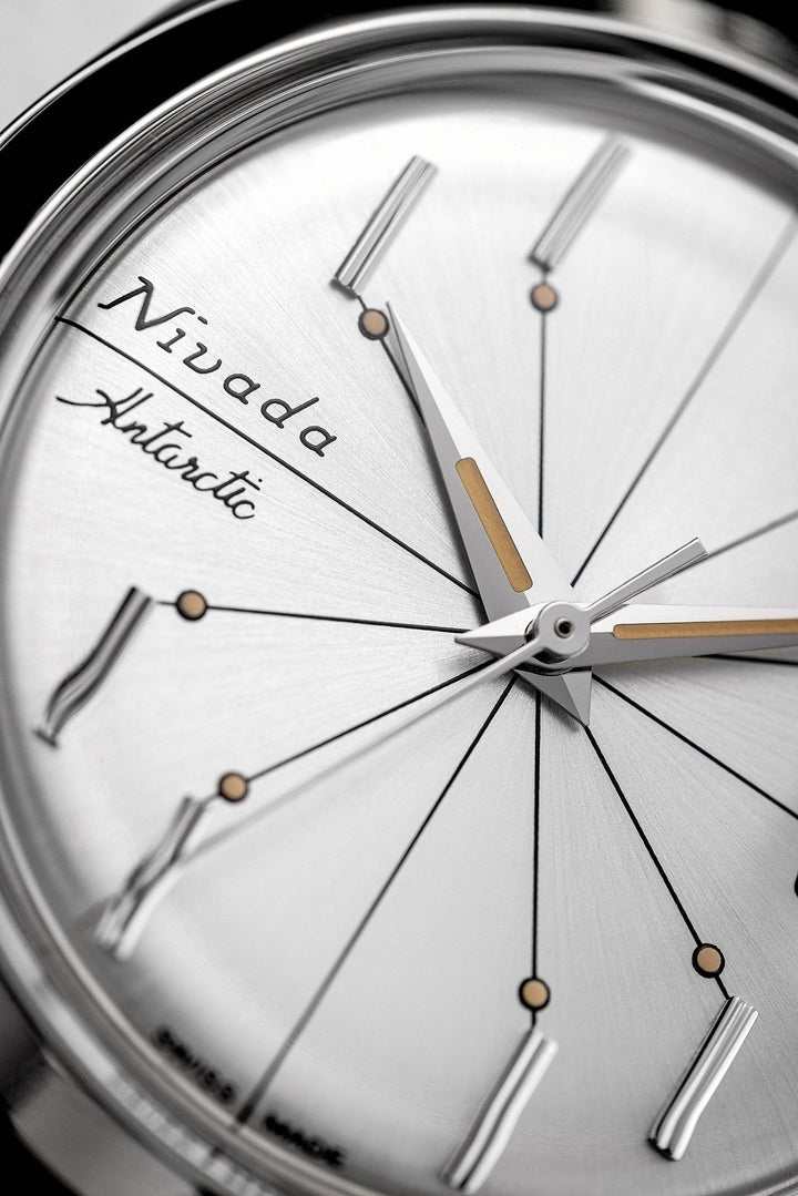 Nivada Grenchen Antarctic Spider Silver 35mm 35012M - Zifferblatt im Detail