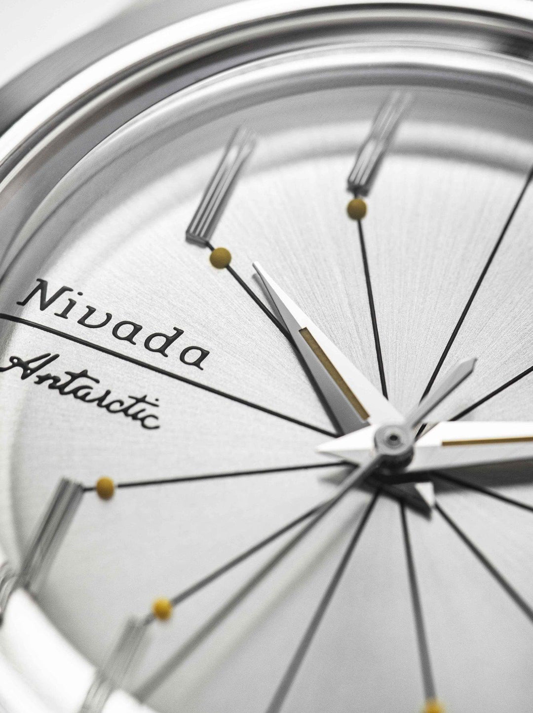 Nivada Grenchen Antarctic Spider Silver 38mm 32023A - Zifferblatt im Detail