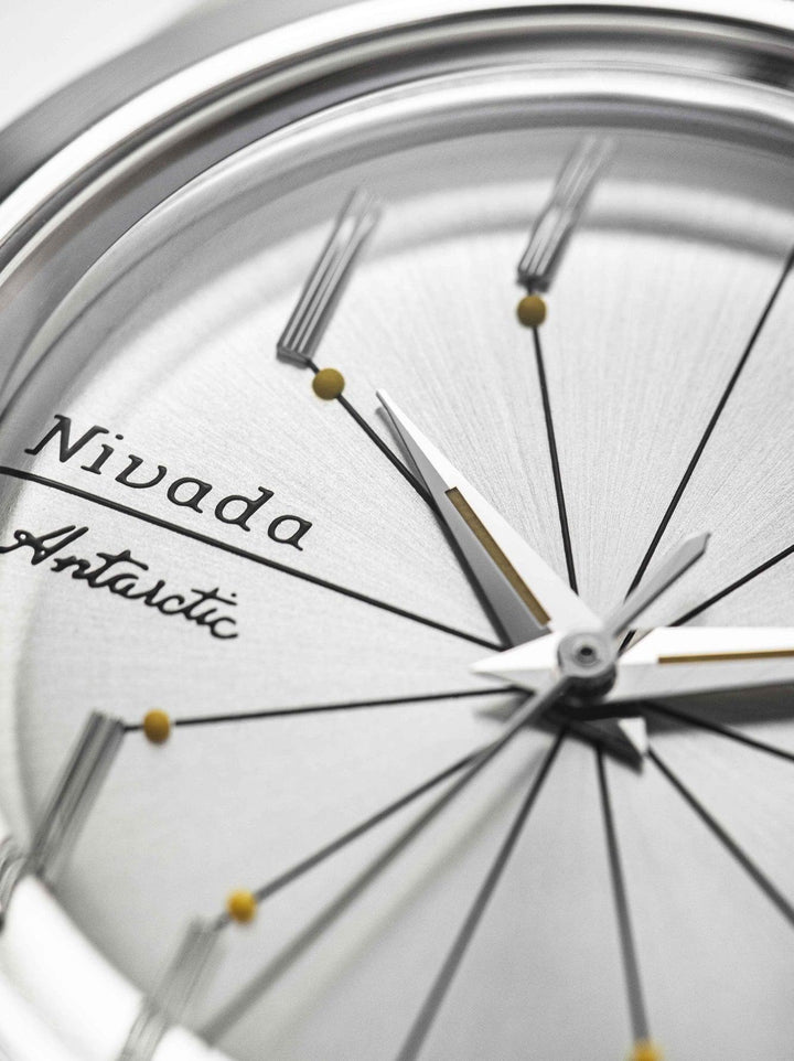 Nivada Grenchen Antarctic Spider Silver 38mm 32023A - Zifferblatt im Detail
