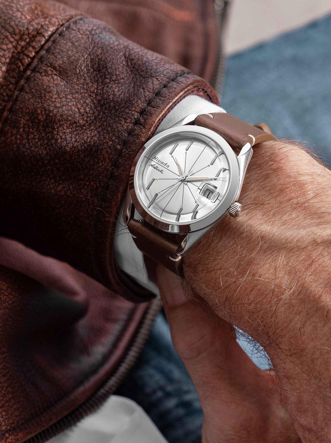 Nivada Grenchen Antarctic Spider Silver 38mm 32023A am Handgelenk