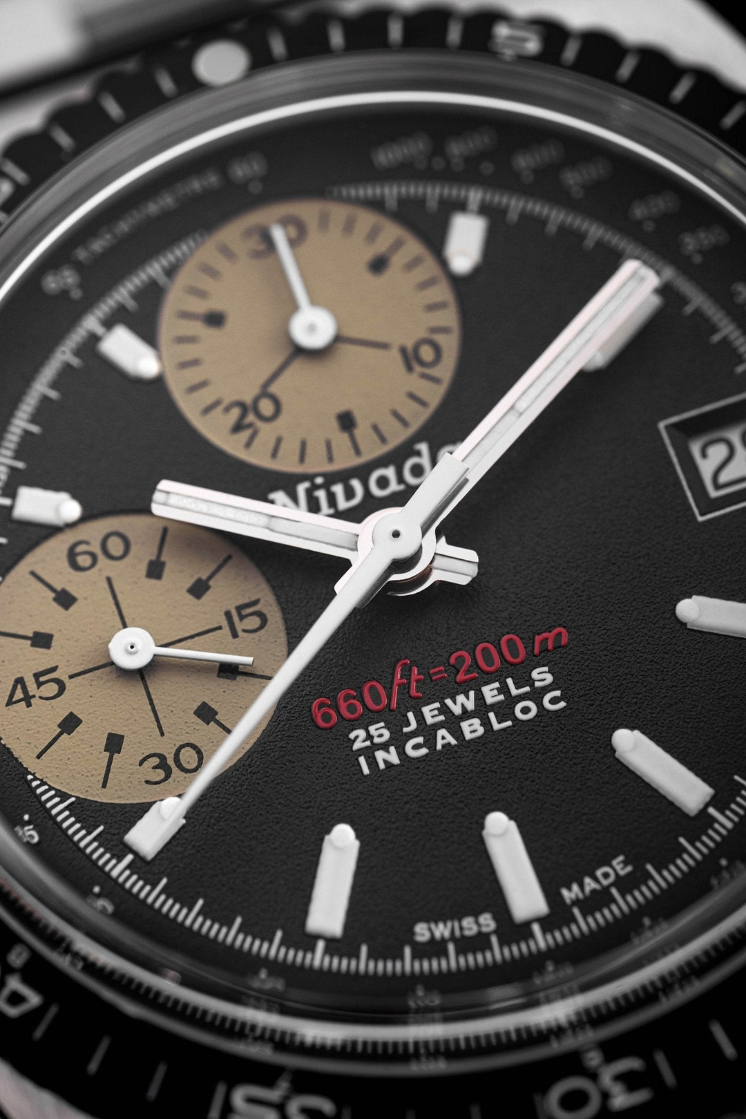 Nivada Grenchen Autochron White 38mm 77002A - Zifferblatt im Detail