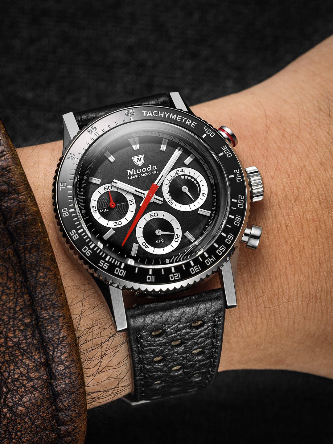 Nivada Grenchen Chronoking Mecaquartz Racing Black 38mm 87048Q am Handgelenk