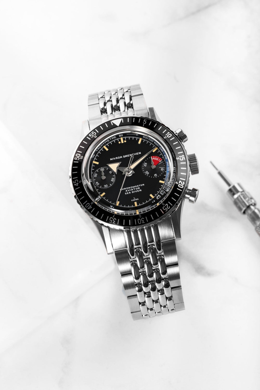 Nivada Grenchen Chronomaster Broad Arrow Inter.Bezel Manual 38mm 86009M - Stimmungsbild