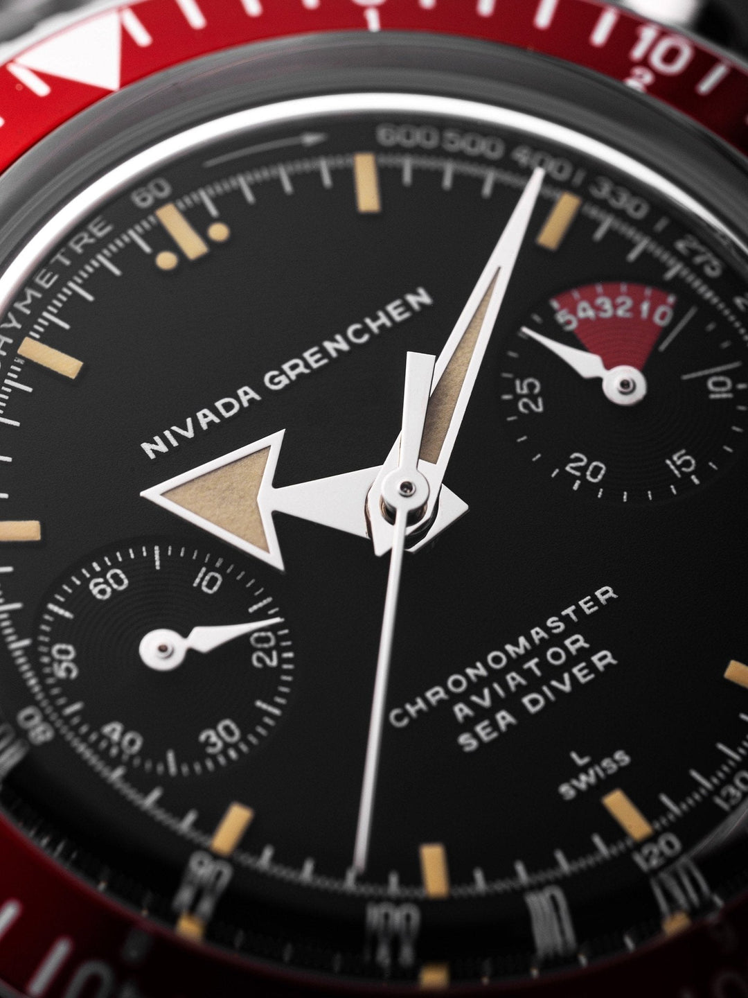 Nivada Grenchen Chronomaster Broad Arrow Interchangeable Bezel 38mm 86056M - Zifferblatt im Detail