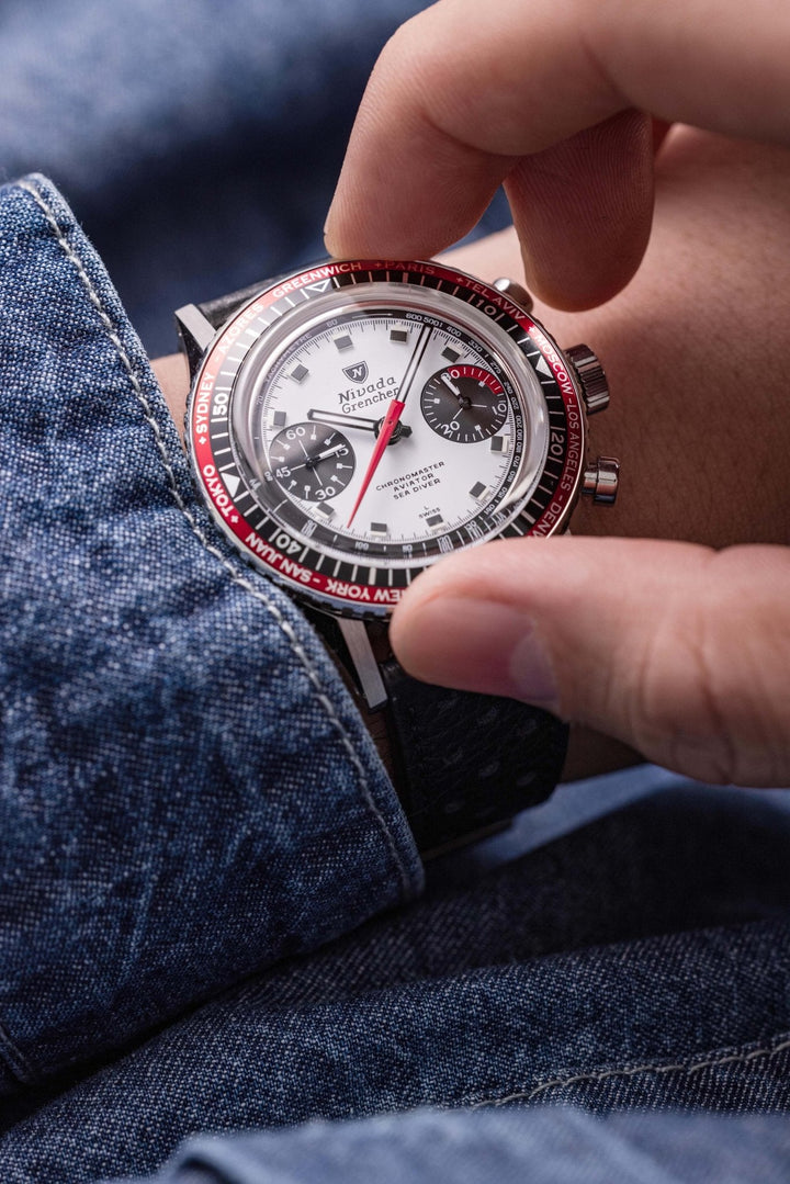 Nivada Grenchen Chronomaster Panda 38mm 86054M in der Hand
