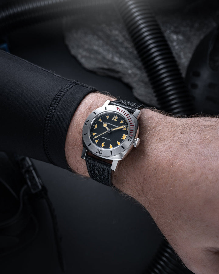 Nivada Grenchen Depthmaster Art Deco 42mm 14200A am Handgelenk