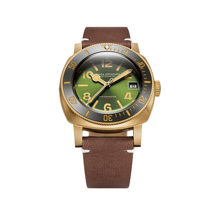 Nivada Grenchen Depthmaster Bronze Green 39mm 14132A14 - Lederarmband Braun weiße Naht