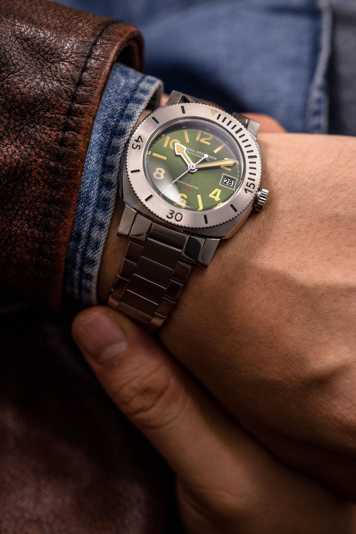 Nivada Grenchen Depthmaster Numerals Green 39mm 14103A am Handgelenk