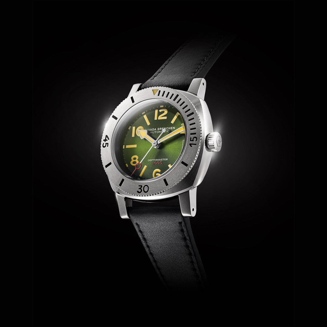 Nivada Grenchen Depthmaster Numerals Green 39mm 14103A - Gehäuse im Profil