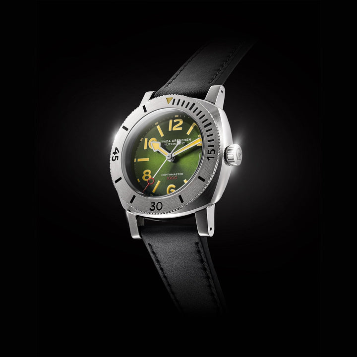 Nivada Grenchen Depthmaster Numerals Green 39mm 14103A - Gehäuse im Profil