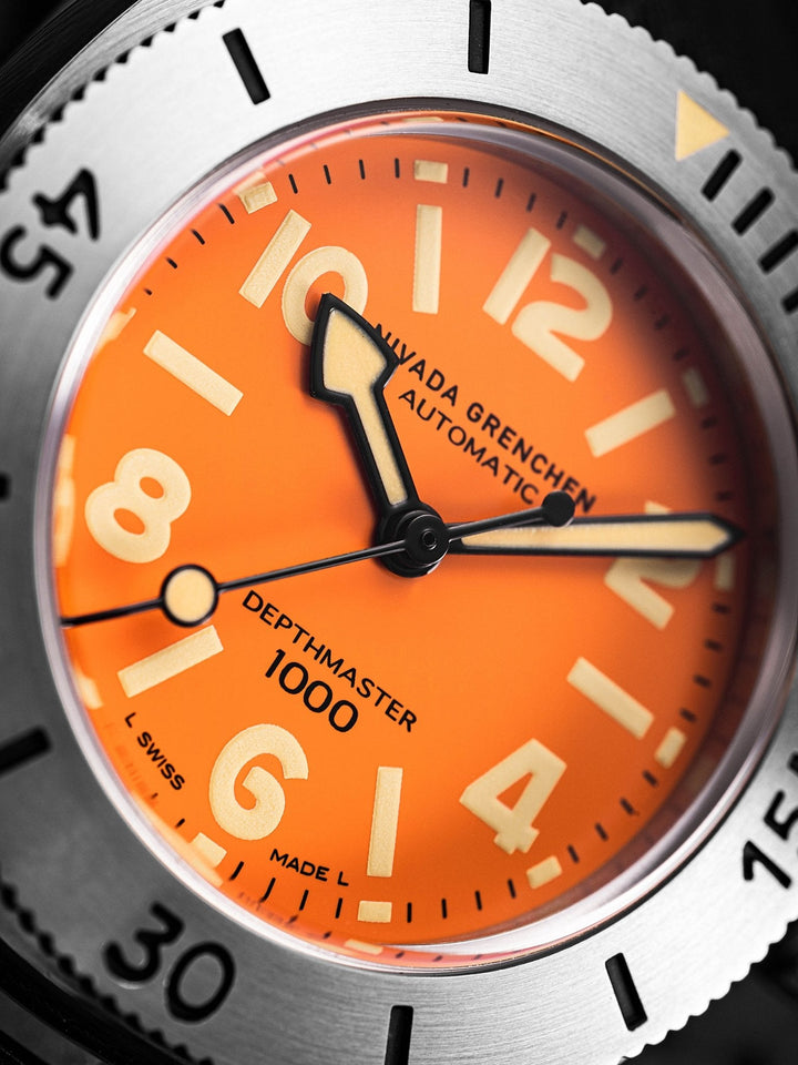 Nivada Grenchen Depthmaster Orange 39mm 14127A - Zifferblatt im Detail