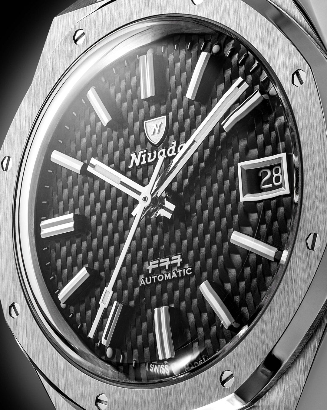 Nivada Grenchen F77 SST Black MK2 Beige Lume 38mm 69010A77 - Zifferblatt im Detail