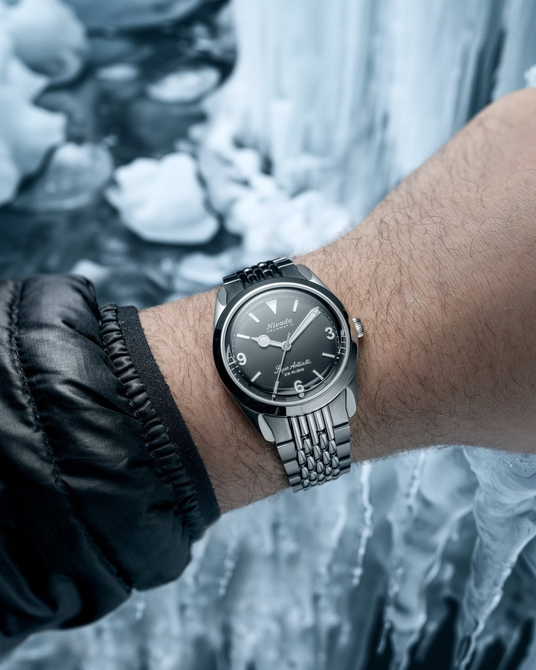 Nivada Grenchen Super Antarctic 3.6.9 Black 38mm 32039A am Handgelenk