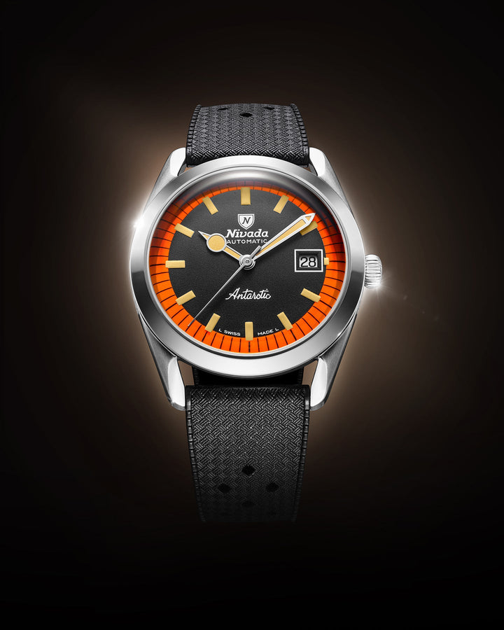 Nivada Grenchen Super Antarctic Black & Orange 38mm 32056A - Zifferblatt im Detail