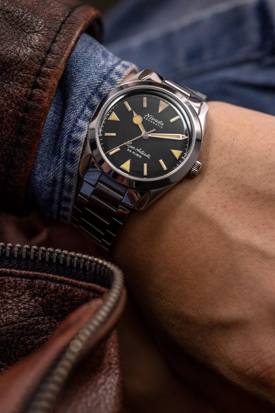 Nivada Grenchen Super Antarctic Yellow 38mm 32024A am Handgelenk