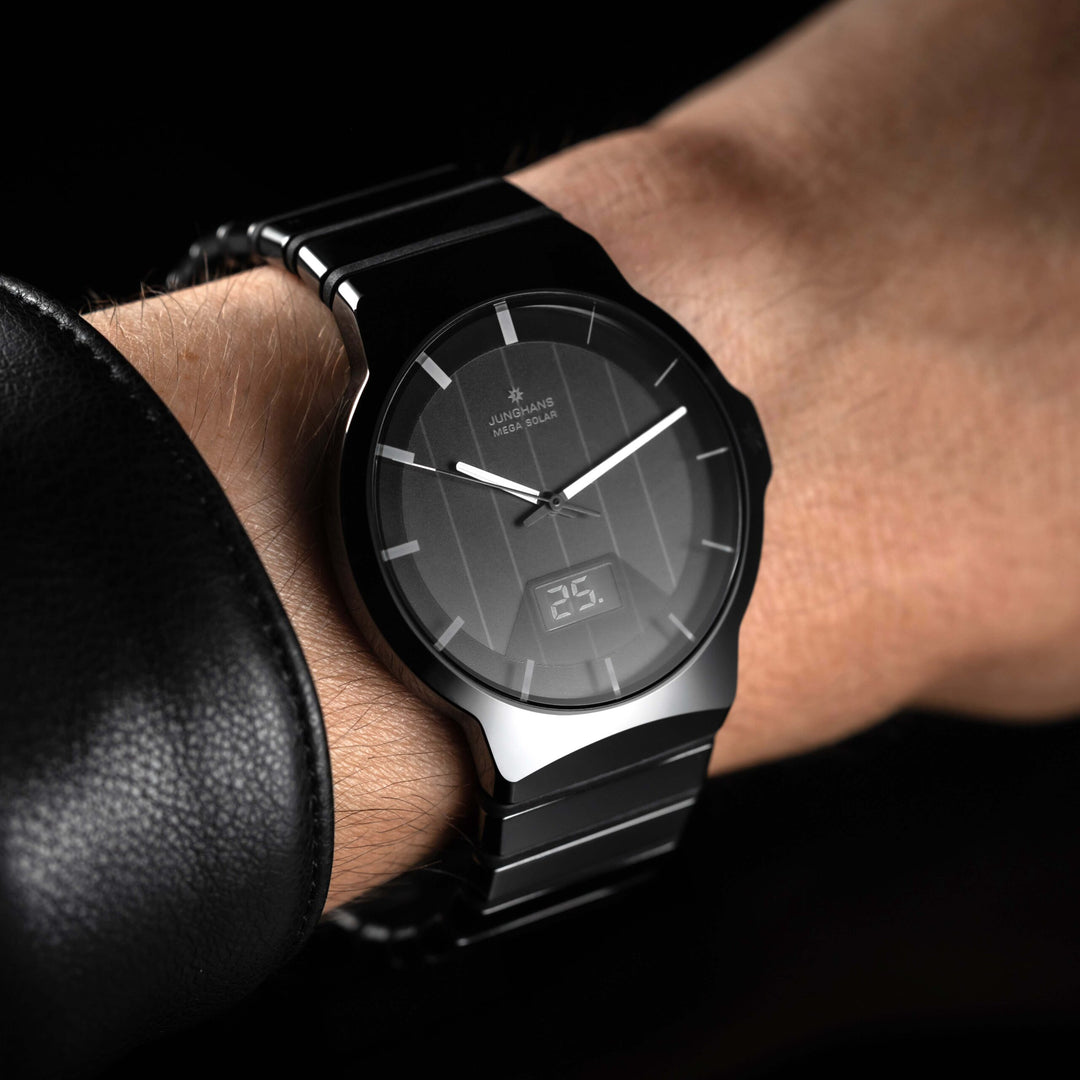 Junghans Force Mega Solar 40,4mm 18/1133.44 am Handgelenk