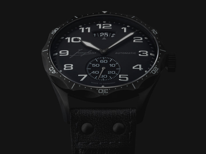 Junghans Pilot Automatic 43,3mm 27/4491.00 - Zifferblatt im Detail