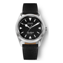 Nivada Grenchen Super Antarctic White Indexes 32025A – Herrenuhr Edelstahl 38 mm mit schwarzem Zifferblatt und Edelstahlarmband