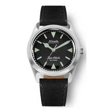 Nivada Grenchen Super Antarctic Green Indexes 32026A – Herrenuhr Edelstahl 38 mm mit schwarzem Zifferblatt und Edelstahlarmband