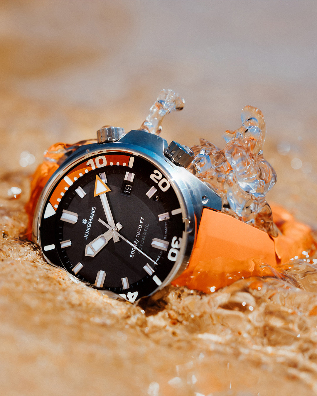 Junghans Aquaris Diver 46,9mm 27/4668.44 am Handgelenk getragen