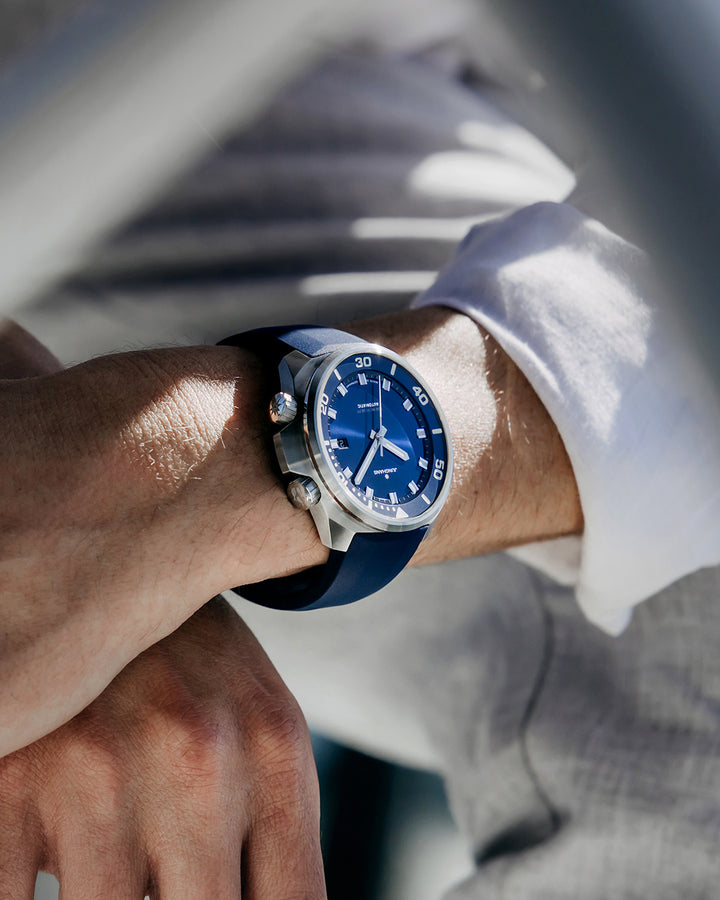 Junghans Aquaris Blue 46,9mm 27/4660.44 am Handgelenk