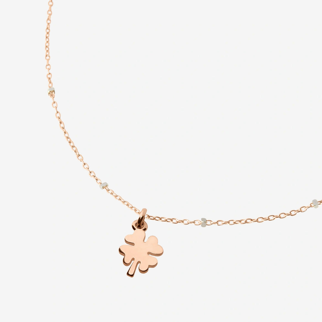 DCB9004_FOURX_0009R_020_Dodo_mini-four-leaf-clover-necklace-9k-rose-gold